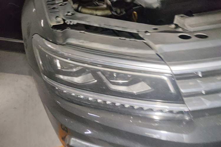 Used Volkswagen Tiguan L 2018 380TSI Automatic All-Wheel Drive Luxury Edition Right Front Headlight