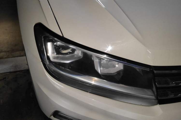 Used Volkswagen Tiguan L 2018 Facelift 330TSI Automatic Two-Wheel Drive Luxury Edition Right Front Headlight