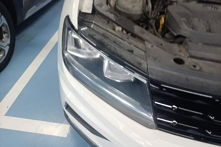 Used Volkswagen Tiguan L 2018 330TSI Automatic Two-Wheel Drive Luxury Edition Right Front Headlight