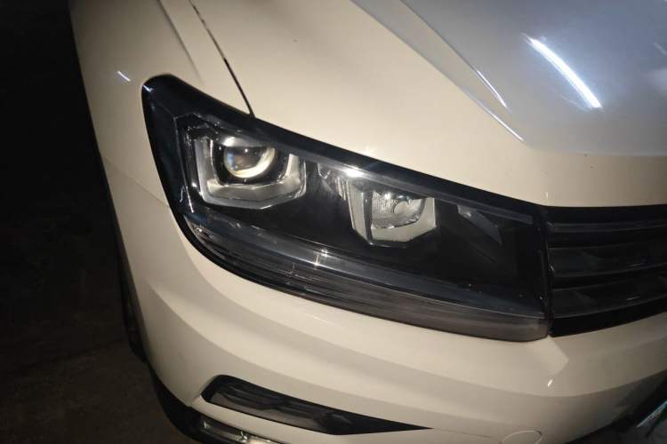 Used Volkswagen Tiguan L 2018 330TSI Automatic Two-Wheel Drive Luxury Edition Right Front Headlight