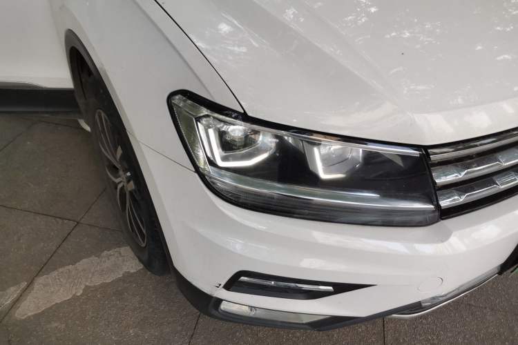 Used Volkswagen Tiguan L 2018 330TSI Automatic Two-Wheel Drive Luxury Edition Right Front Headlight