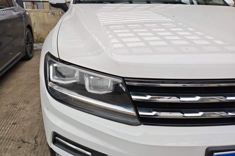 Used Volkswagen Tiguan L 2018 330TSI Automatic Two-Wheel Drive Comfort Edition Right Front Headlight