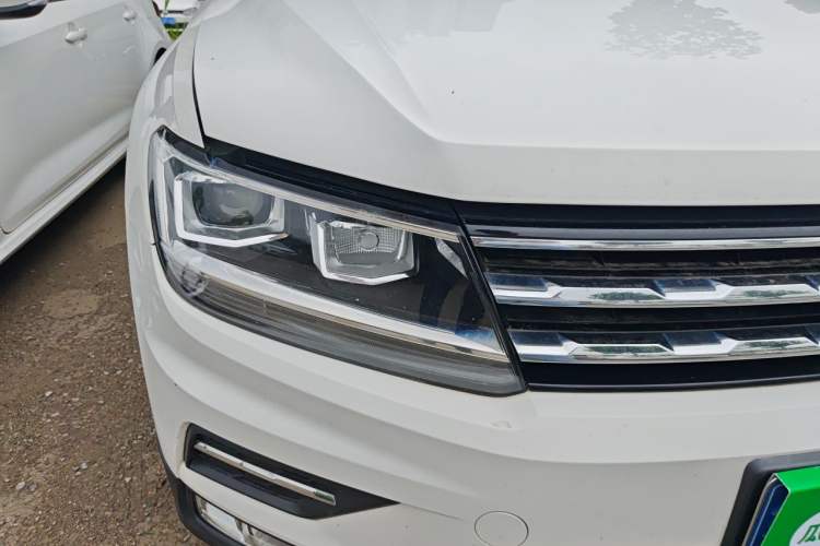 Used Volkswagen Tiguan L 2018 Facelift 330TSI Automatic Two-Wheel Drive Luxury Edition Right Front Headlight