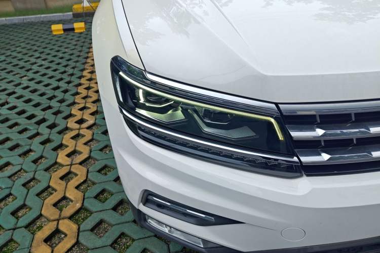 Used Volkswagen Tiguan L 2018 Revised 330TSI Automatic Two-Wheel Drive Flagship Edition Right Front Headlight