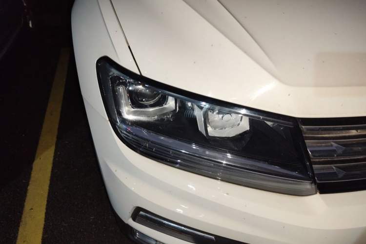 Used Volkswagen Tiguan L 2018 Facelift 330TSI Automatic Two-Wheel Drive Luxury Edition Right Front Headlight