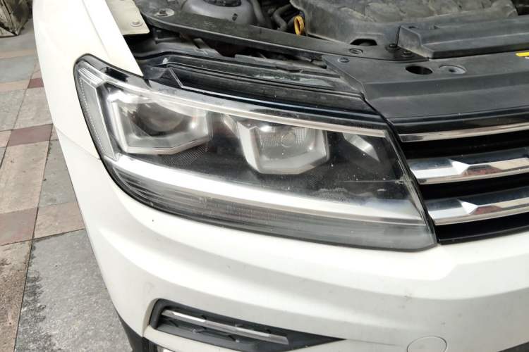 Used Volkswagen Tiguan L 2018 330TSI Automatic Two-Wheel Drive Comfort Edition Right Front Headlight