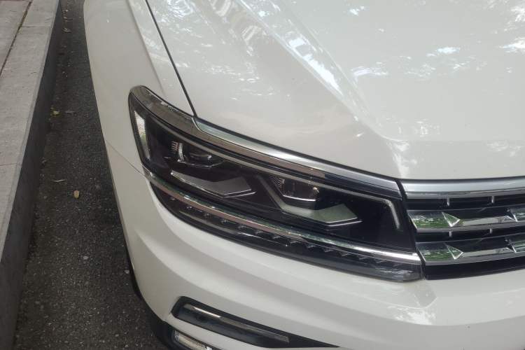 Used Volkswagen Tiguan L 2018 380TSI Automatic All-Wheel Drive Flagship Edition Right Front Headlight