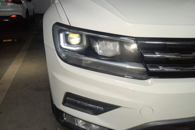 Used Volkswagen Tiguan L 2018 330TSI Automatic Two-Wheel Drive Luxury Edition Right Front Headlight