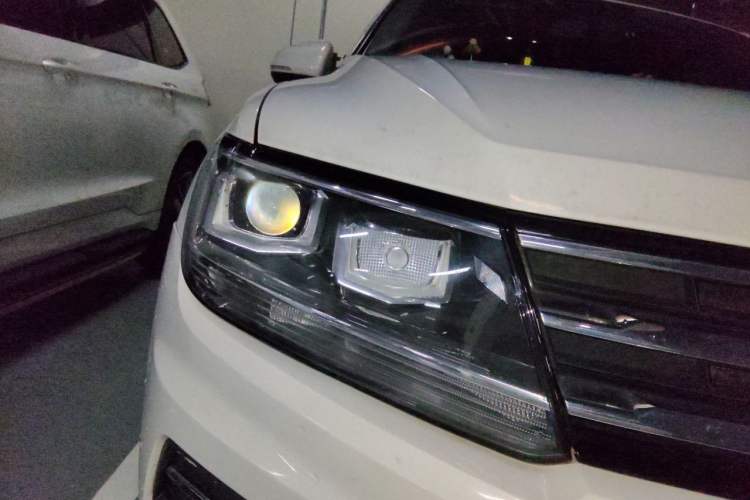 Used Volkswagen Tiguan L 2018 330TSI Automatic Two-Wheel Drive Comfort Edition Right Front Headlight