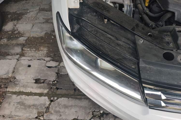 Used Volkswagen Tiguan L 2018 330TSI Automatic Two-Wheel Drive Luxury Edition Right Front Headlight