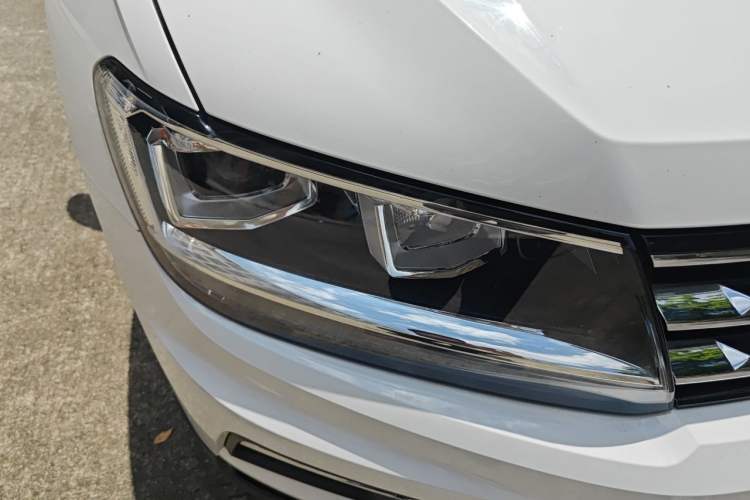Used Volkswagen Tiguan L 2018 Facelift 330TSI Automatic Two-Wheel Drive Luxury Edition Right Front Headlight