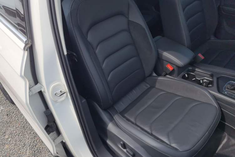 Used Volkswagen Tiguan L 2018 330TSI Automatic Two-Wheel Drive Luxury Edition Right Front Seat