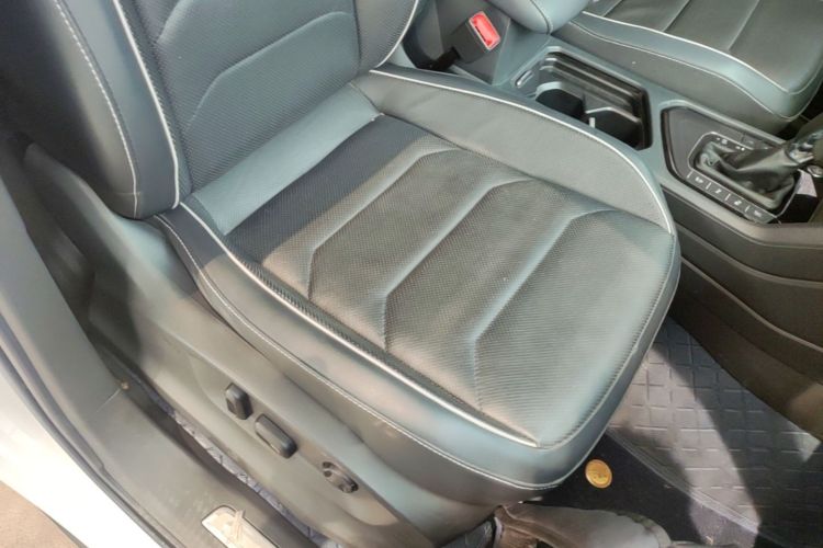 Used Volkswagen Tiguan L 2018 330TSI Automatic Two-Wheel Drive Flagship Edition Right Front Seat