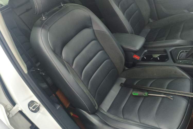 Used Volkswagen Tiguan L 2018 Facelift 330TSI Automatic Two-Wheel Drive Luxury Edition Right Front Seat