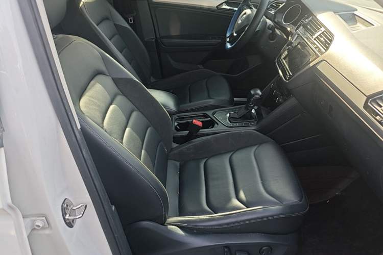 Used Volkswagen Tiguan L 2018 Facelift 330TSI Automatic Two-Wheel Drive Luxury Edition Right Front Seat