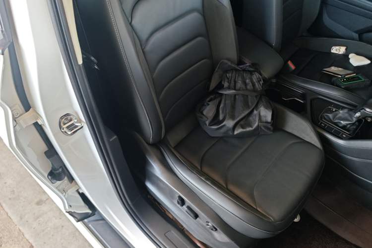 Used Volkswagen Tiguan L 2018 330TSI Automatic Two-Wheel Drive Luxury Edition Right Front Seat