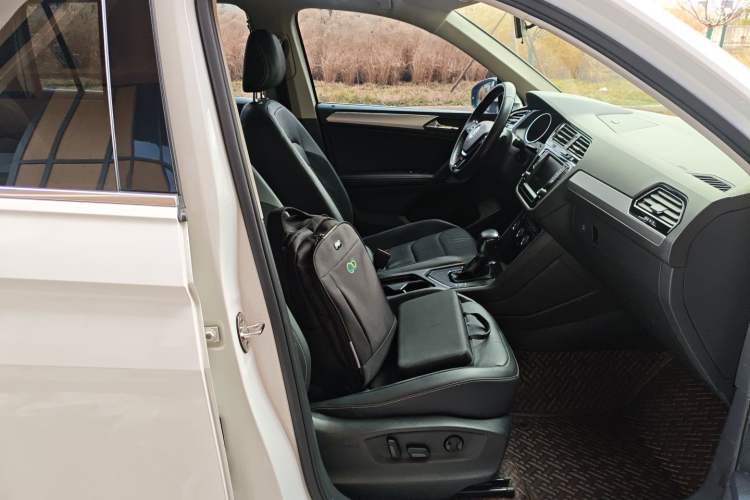 Used Volkswagen Tiguan L 2018 330TSI Automatic Two-Wheel Drive Comfort Edition Right Front Seat