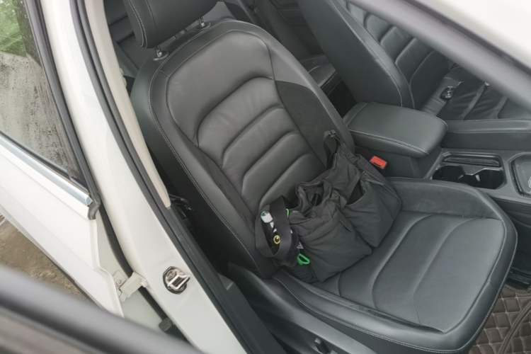 Used Volkswagen Tiguan L 2018 380TSI Automatic All-Wheel Drive Luxury Edition Right Front Seat