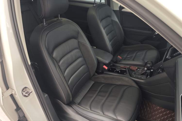 Used Volkswagen Tiguan L 2018 330TSI Automatic Two-Wheel Drive Luxury Edition Right Front Seat