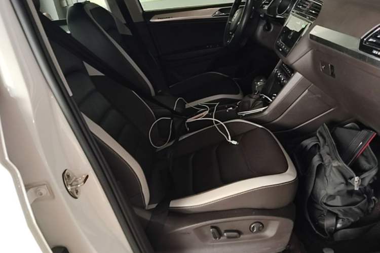 Used Volkswagen Tiguan L 2018 330TSI Automatic Two-Wheel Drive Luxury Edition Right Front Seat