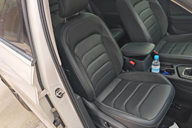 Used Volkswagen Tiguan L 2018 330TSI Automatic Two-Wheel Drive Luxury Edition Right Front Seat