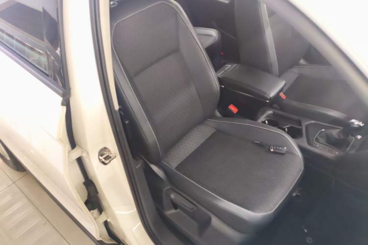 Used Volkswagen Tiguan L 2018 330TSI Automatic Two-Wheel Drive Luxury Edition Right Front Seat