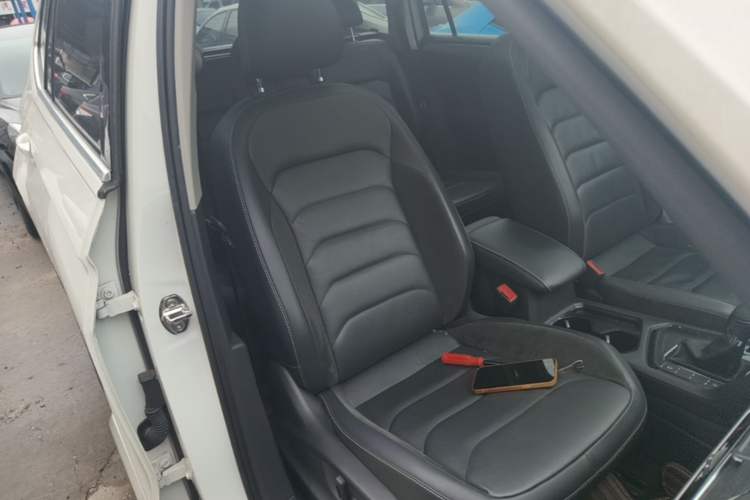 Used Volkswagen Tiguan L 2018 330TSI Automatic Two-Wheel Drive Luxury Edition Right Front Seat