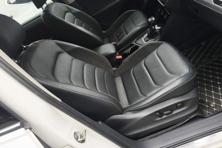 Used Volkswagen Tiguan L 2018 Facelift 330TSI Automatic Two-Wheel Drive Luxury Edition Right Front Seat