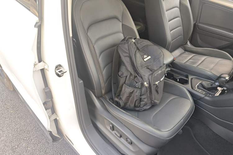 Used Volkswagen Tiguan L 2018 330TSI Automatic Two-Wheel Drive Luxury Edition Right Front Seat