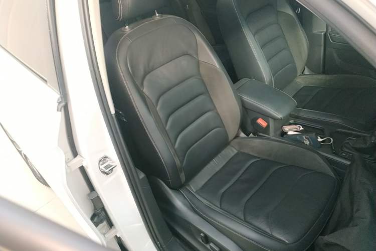 Used Volkswagen Tiguan L 2018 330TSI Automatic Two-Wheel Drive Luxury Edition Right Front Seat