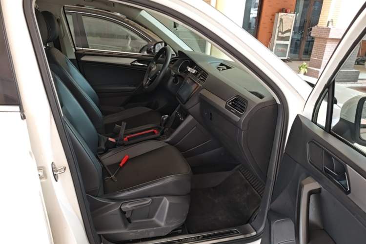 Used Volkswagen Tiguan L 2018 330TSI Automatic Two-Wheel Drive Luxury Edition Right Front Seat