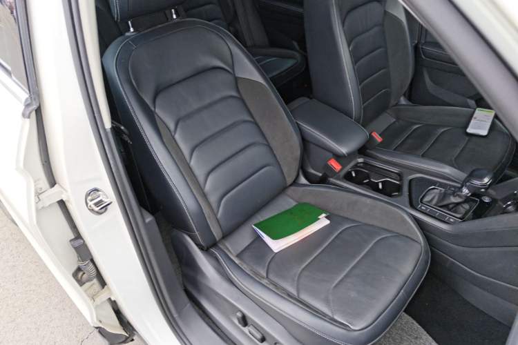 Used Volkswagen Tiguan L 2018 330TSI Automatic Two-Wheel Drive Luxury Edition Right Front Seat