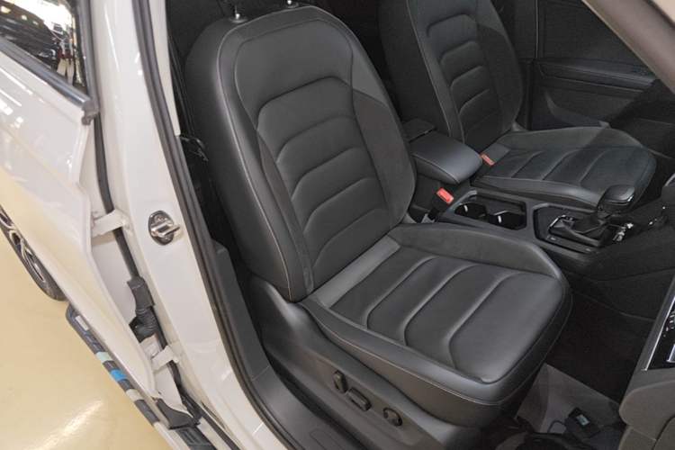 Used Volkswagen Tiguan L 2018 Facelift 330TSI Automatic Two-Wheel Drive Luxury Edition Right Front Seat