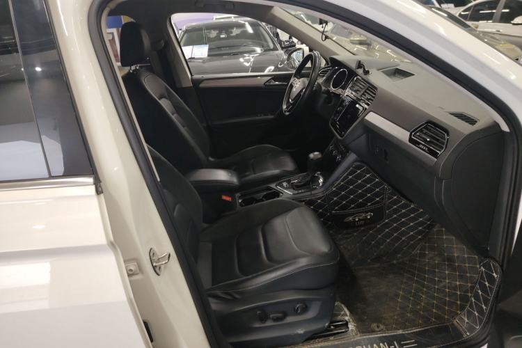 Used Volkswagen Tiguan L 2018 280TSI Automatic Two-Wheel Drive Comfort Edition Right Front Seat