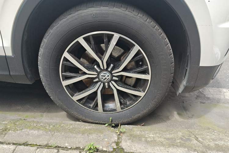 Used Volkswagen Tiguan L 2018 330TSI Automatic Two-Wheel Drive Luxury Edition Right Front Wheel Hub