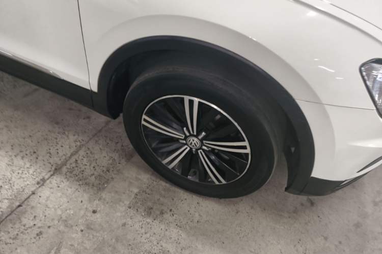 Used Volkswagen Tiguan L 2018 Revised Version 330TSI Automatic Two-Wheel Drive Comfort Edition Right Front Wheel Hub