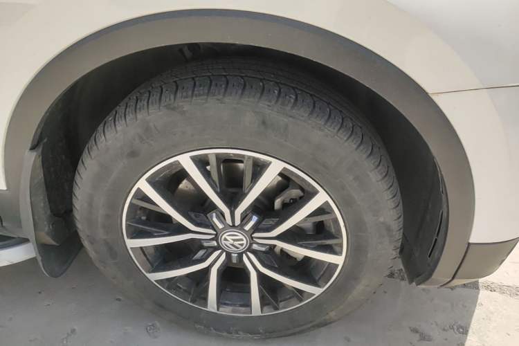 Used Volkswagen Tiguan L 2018 Facelift 330TSI Automatic Two-Wheel Drive Luxury Edition Right Front Wheel Hub