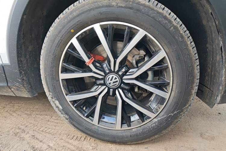 Used Volkswagen Tiguan L 2018 280TSI Automatic Two-Wheel Drive Comfort Edition Right Front Wheel Hub