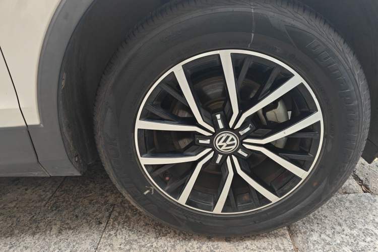 Used Volkswagen Tiguan L 2018 280TSI Automatic Two-Wheel Drive Comfort Edition Right Front Wheel Hub