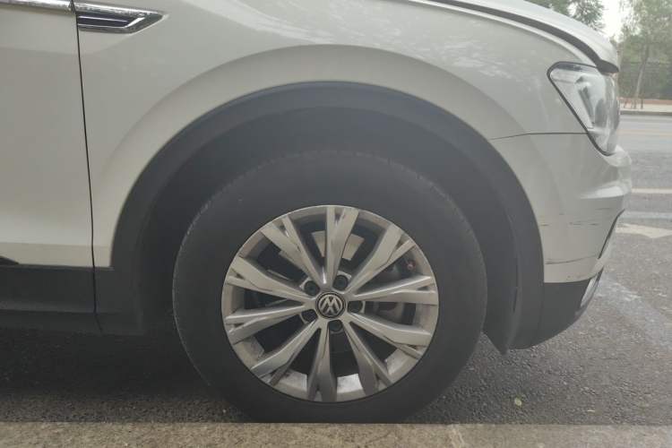 Used Volkswagen Tiguan L 2018 330TSI Automatic Two-Wheel Drive Luxury Edition Right Front Wheel Hub