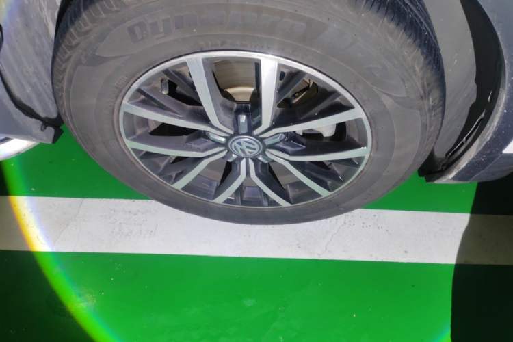 Used Volkswagen Tiguan L 2018 330TSI Automatic Two-Wheel Drive Luxury Edition Right Front Wheel Hub