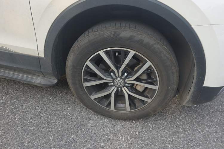 Used Volkswagen Tiguan L 2018 330TSI Automatic Two-Wheel Drive Luxury Edition Right Front Wheel Hub