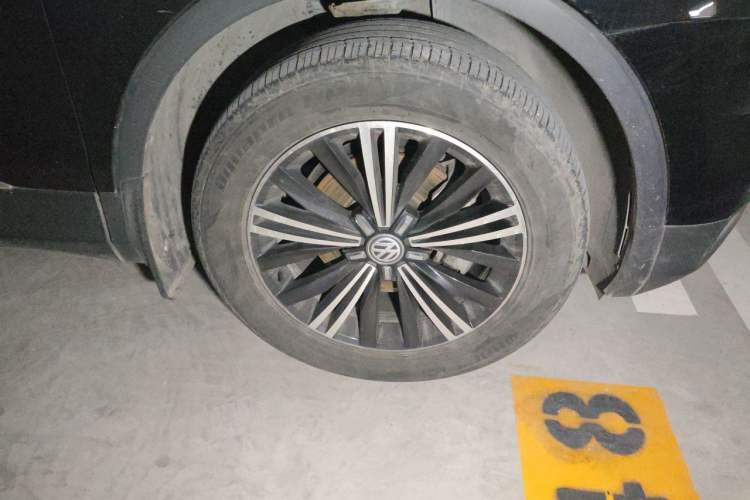 Used Volkswagen Tiguan L 2018 380TSI Automatic All-Wheel Drive Luxury Edition Right Front Wheel Hub