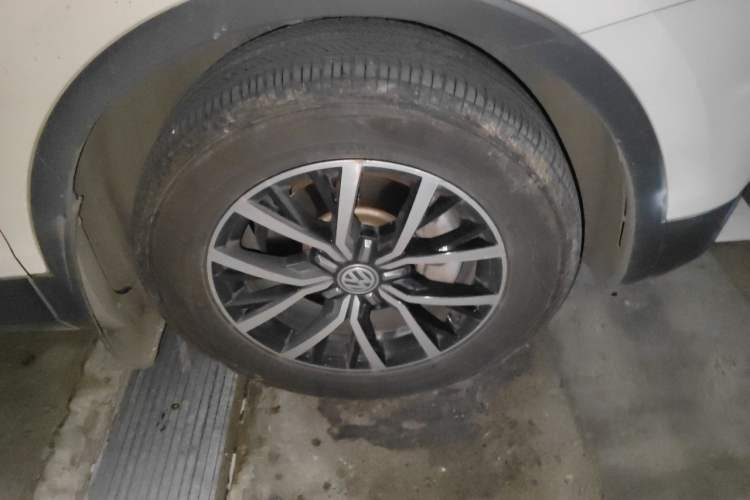 Used Volkswagen Tiguan L 2018 Facelift 330TSI Automatic Two-Wheel Drive Luxury Edition Right Front Wheel Hub