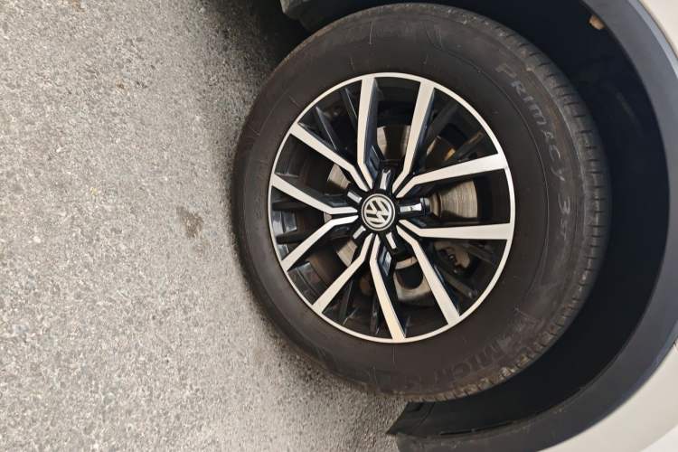 Used Volkswagen Tiguan L 2018 330TSI Automatic Two-Wheel Drive Luxury Edition Right Front Wheel Hub