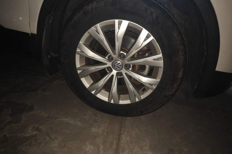Used Volkswagen Tiguan L 2018 330TSI Automatic Two-Wheel Drive Luxury Edition Right Front Wheel Hub