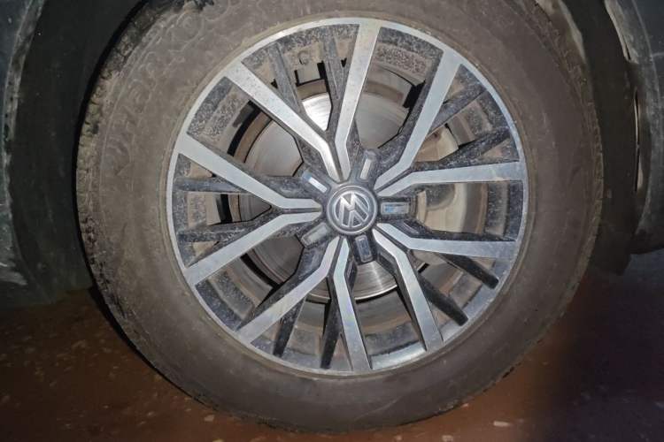 Used Volkswagen Tiguan L 2018 330TSI Automatic Two-Wheel Drive Luxury Edition Right Front Wheel Hub