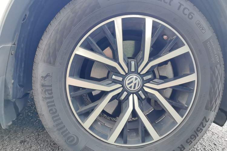 Used Volkswagen Tiguan L 2018 Facelift 330TSI Automatic Two-Wheel Drive Luxury Edition Right Front Wheel Hub