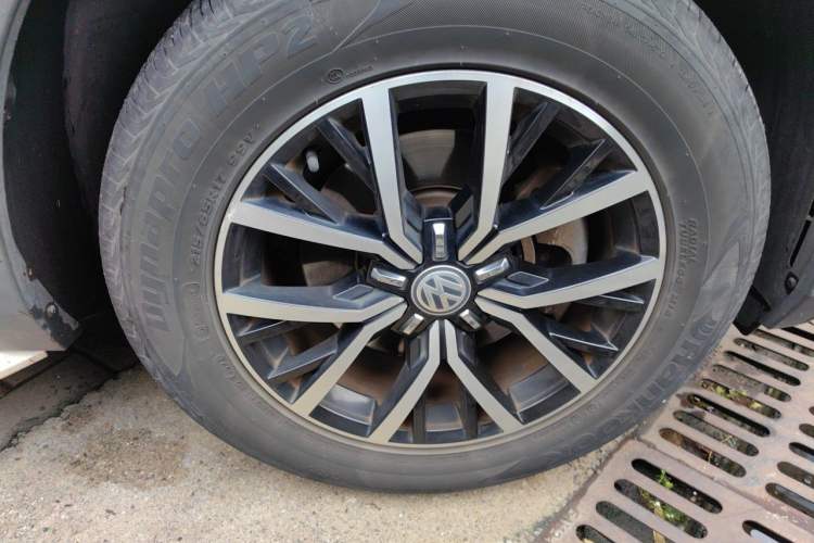 Used Volkswagen Tiguan L 2018 330TSI Automatic Two-Wheel Drive Luxury Edition Right Front Wheel Hub