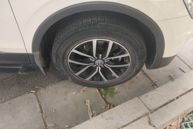 Used Volkswagen Tiguan L 2018 330TSI Automatic Two-Wheel Drive Luxury Edition Right Front Wheel Hub
